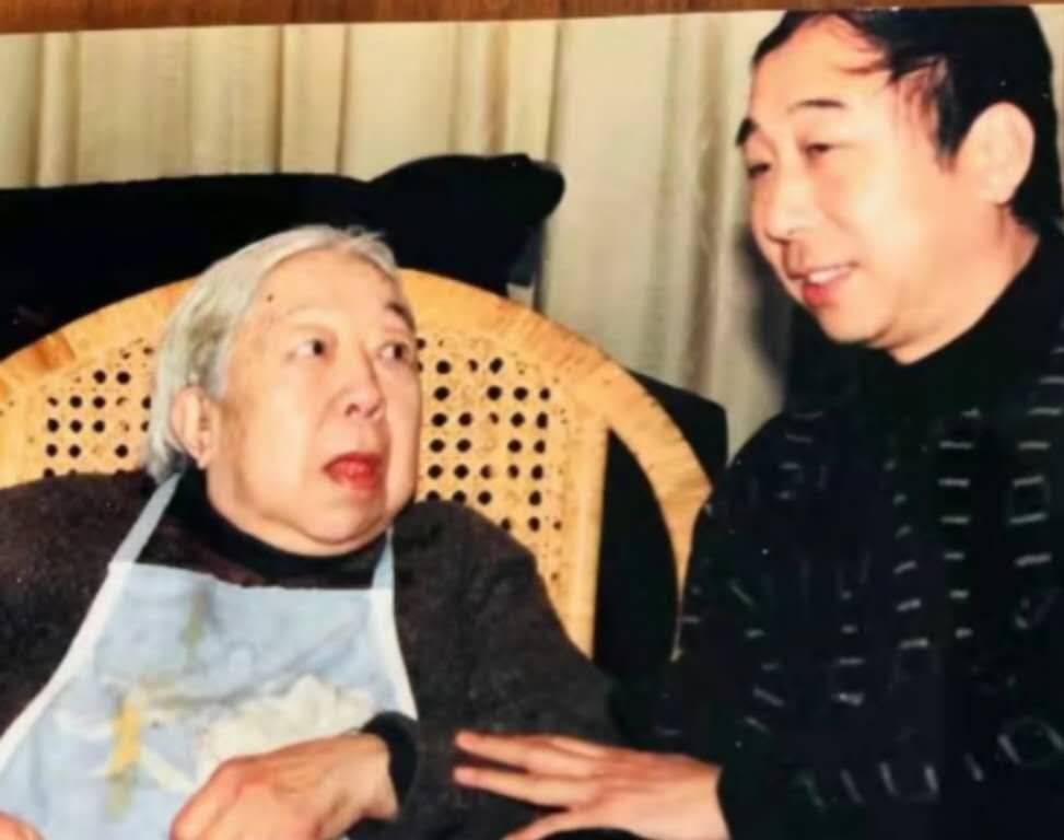 相声演员冯巩的妻子是谁（冯巩妻子艾慧介绍）