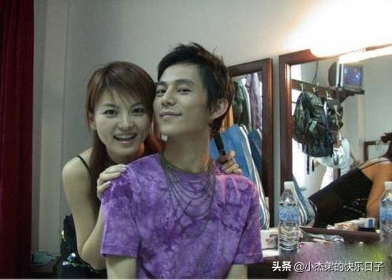 何炅结婚了吗他的妻子是谁（何炅的三次感情经历曝光）