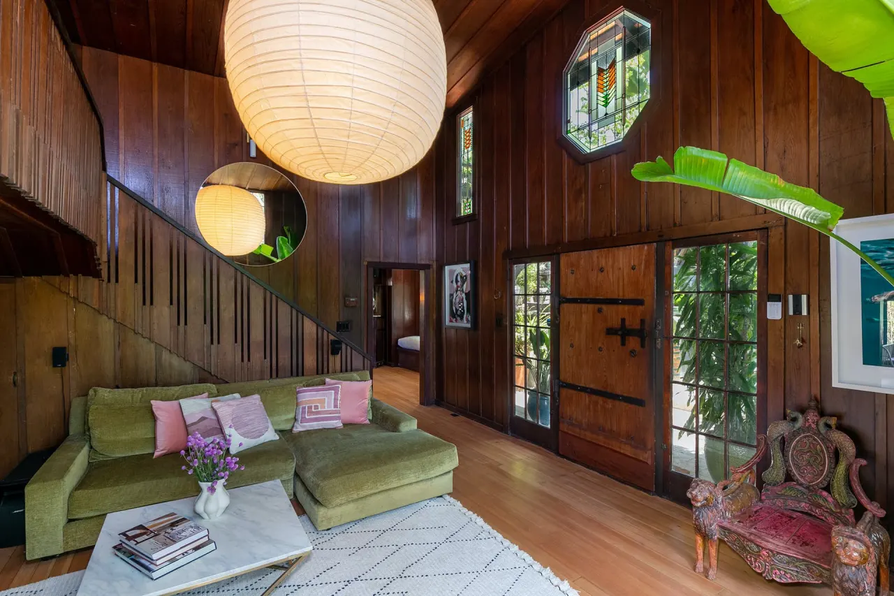 安雅是什么电视剧里的角色（后翼弃兵女主安雅·泰勒-乔伊资料介绍）