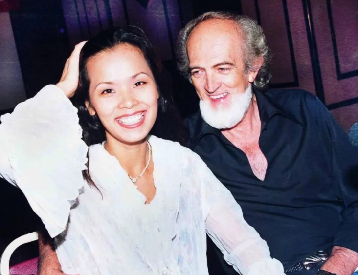 韦唯现在的老公照片（ 揭秘歌手韦唯和迈克尔离婚的原因）