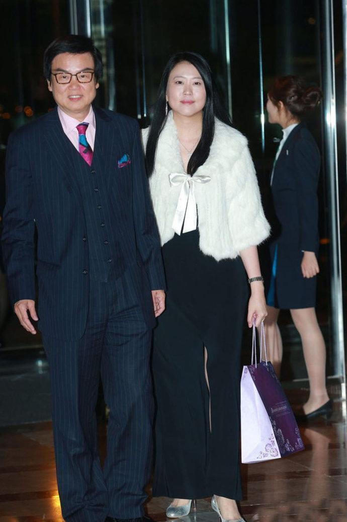 黄百鸣老婆用什么治好的(开心鬼黄百鸣老婆15年的抗癌经历) 黄百鸣老婆用什么治好的(开心鬼黄百鸣老婆15年的抗癌经历)