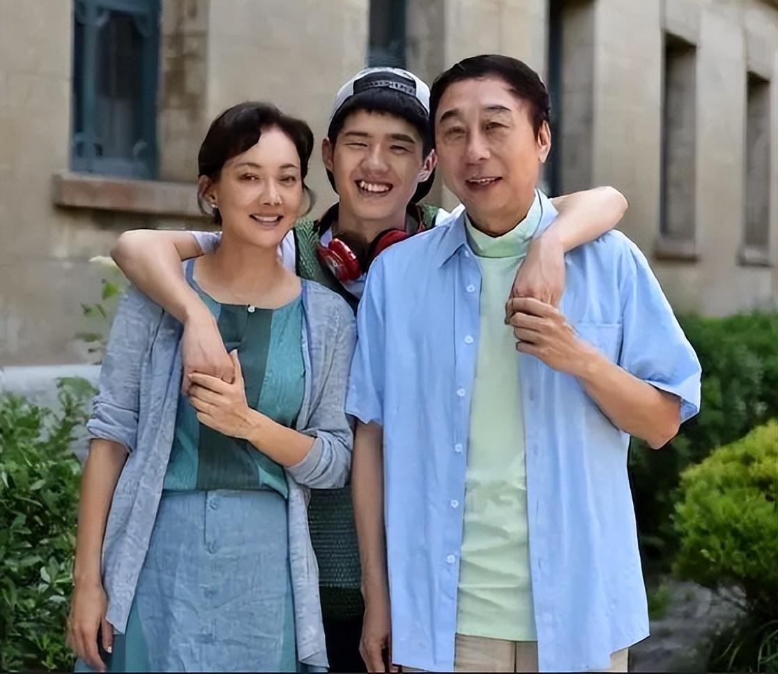 相声演员冯巩的妻子是谁（冯巩妻子艾慧介绍）