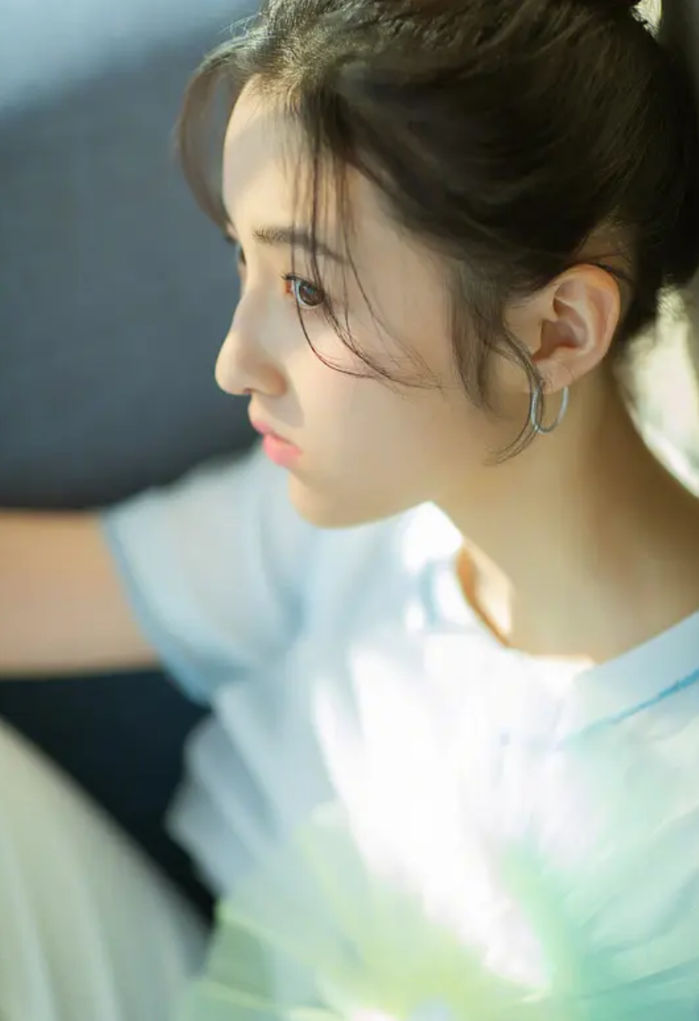 张子枫的父母是明星吗（国民妹妹张子枫的家庭背景）