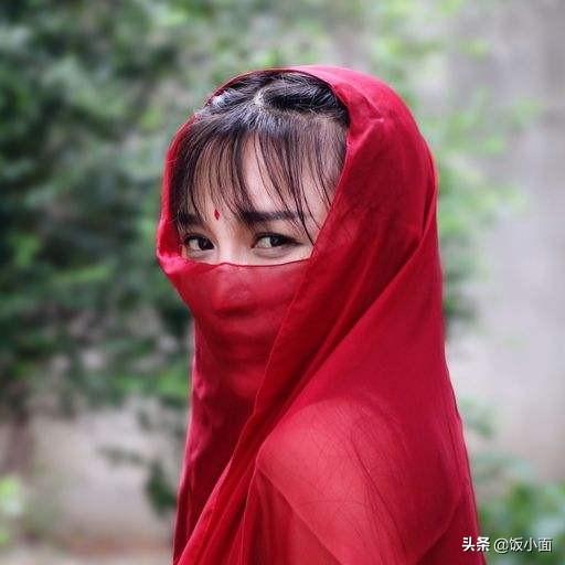 干露露浴室征婚门事件（演员干露露演绎经历）