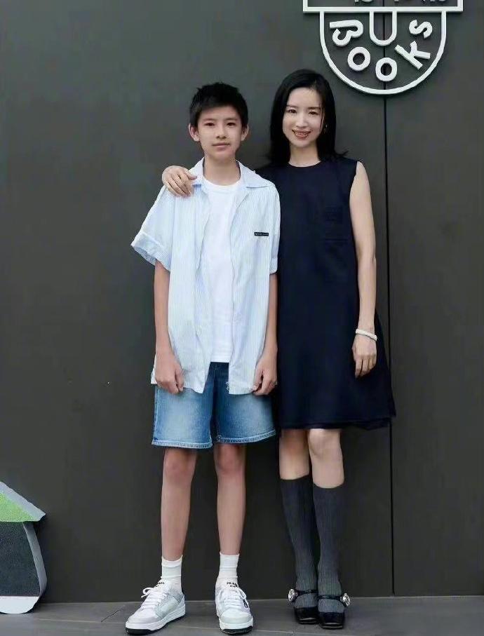 董洁因为什么离的婚（浅解潘粤明与董洁离婚8年）