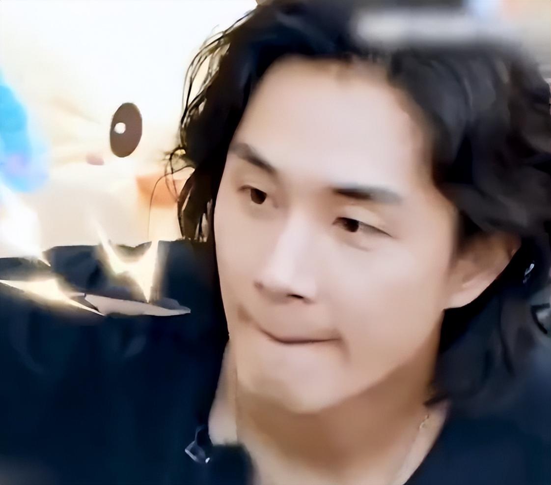 李承铉为什么对戚薇那么好（李承铉钟爱戚薇的原因分析）