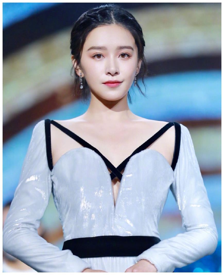 阚清子的胸有D罩杯吗（明星阚清子性感写真图集）