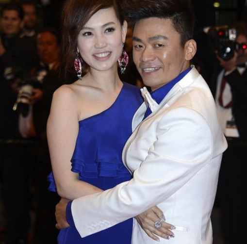 冯清个人资料结过婚吗（王宝强新女友冯清的隐秘往事）