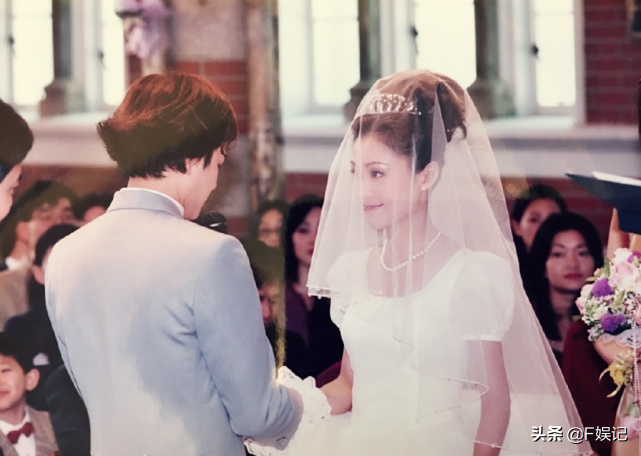 梁小冰老公是谁啊（梁小冰和陈嘉辉结婚22周年纪念日）