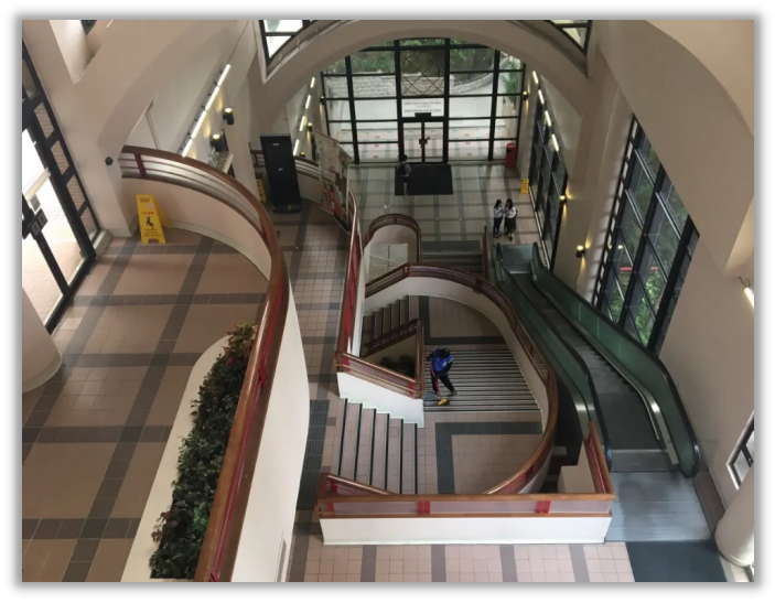 李嘉诚庄月楼事件（揭秘庄月明楼背后的故事）