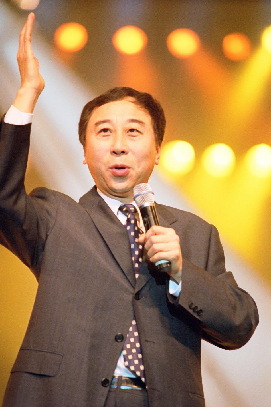 相声演员冯巩的妻子是谁（冯巩妻子艾慧介绍）