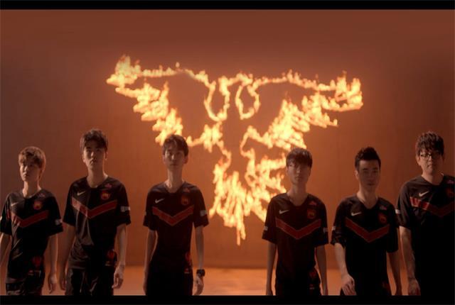 faker手抖的时候在说什么（李晓峰评价faker手抖）