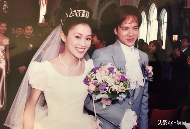 梁小冰老公是谁啊（梁小冰和陈嘉辉结婚22周年纪念日）