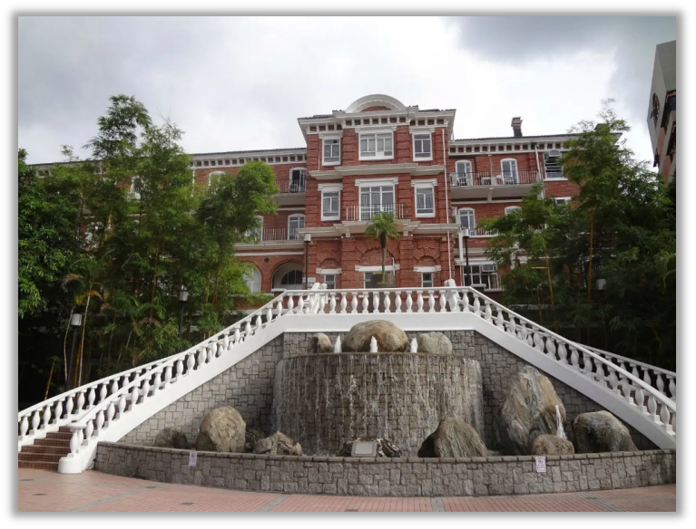 李嘉诚庄月楼事件（揭秘庄月明楼背后的故事）