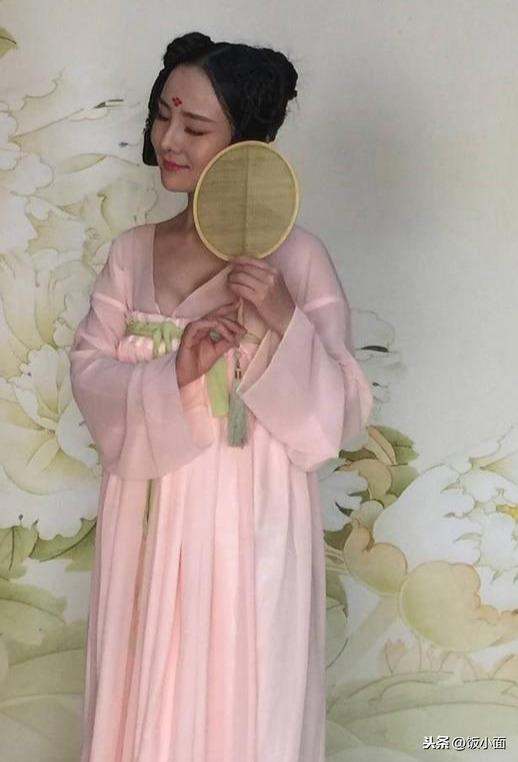 干露露浴室征婚门事件（演员干露露演绎经历）