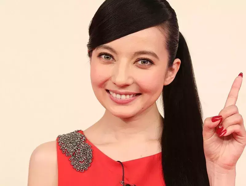 becky日本艺人事件（Becky和川谷绘音偷情）