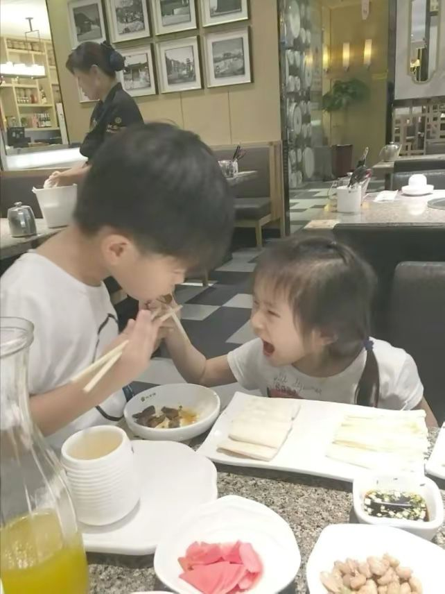 沉珂真的割过舌头吗(初代网红沉珂故事揭秘)