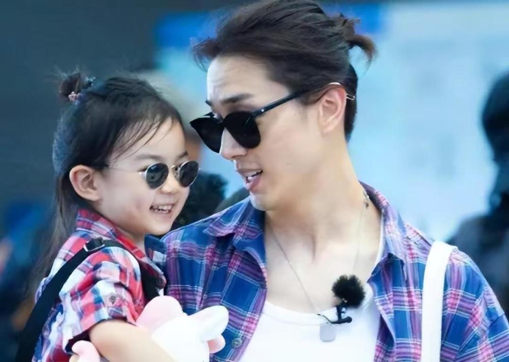 李承铉为什么对戚薇那么好（李承铉钟爱戚薇的原因分析）