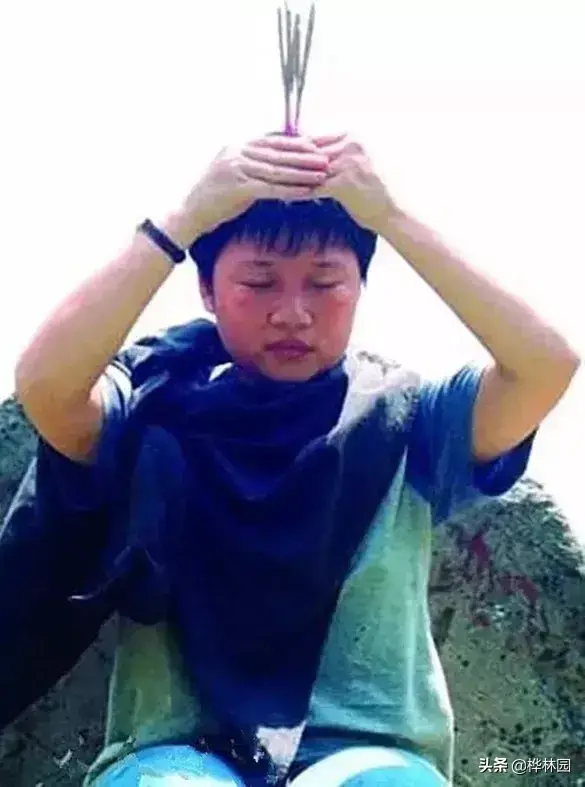 李娜为什么出家为僧（歌坛一姐李娜出家的内幕真相）