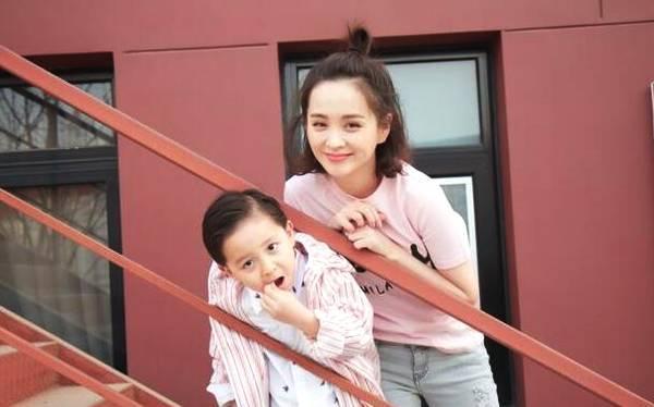 演员邓莎的老公的照片（曝光邓莎神秘富豪老公）