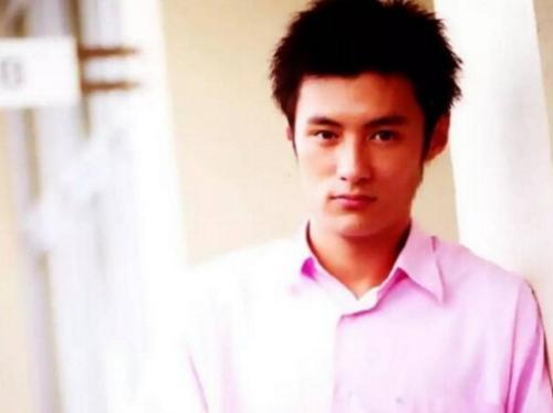 余文乐女朋友有哪些（余文乐在娱乐圈的风流往事）