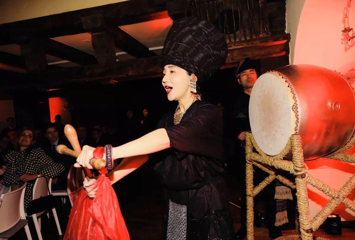 著名歌手阿朵跟谁结婚了（42岁阿朵至今因为高晓松未婚）