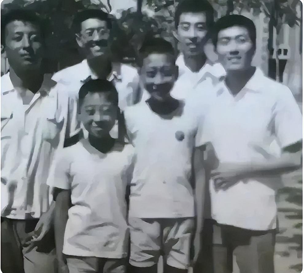 相声演员冯巩的妻子是谁（冯巩妻子艾慧介绍）