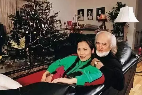 韦唯现在的老公照片（ 揭秘歌手韦唯和迈克尔离婚的原因）