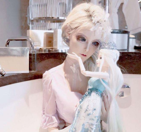 芭比迪丽拉整过容嘛（网红芭比迪丽拉原来的样子）