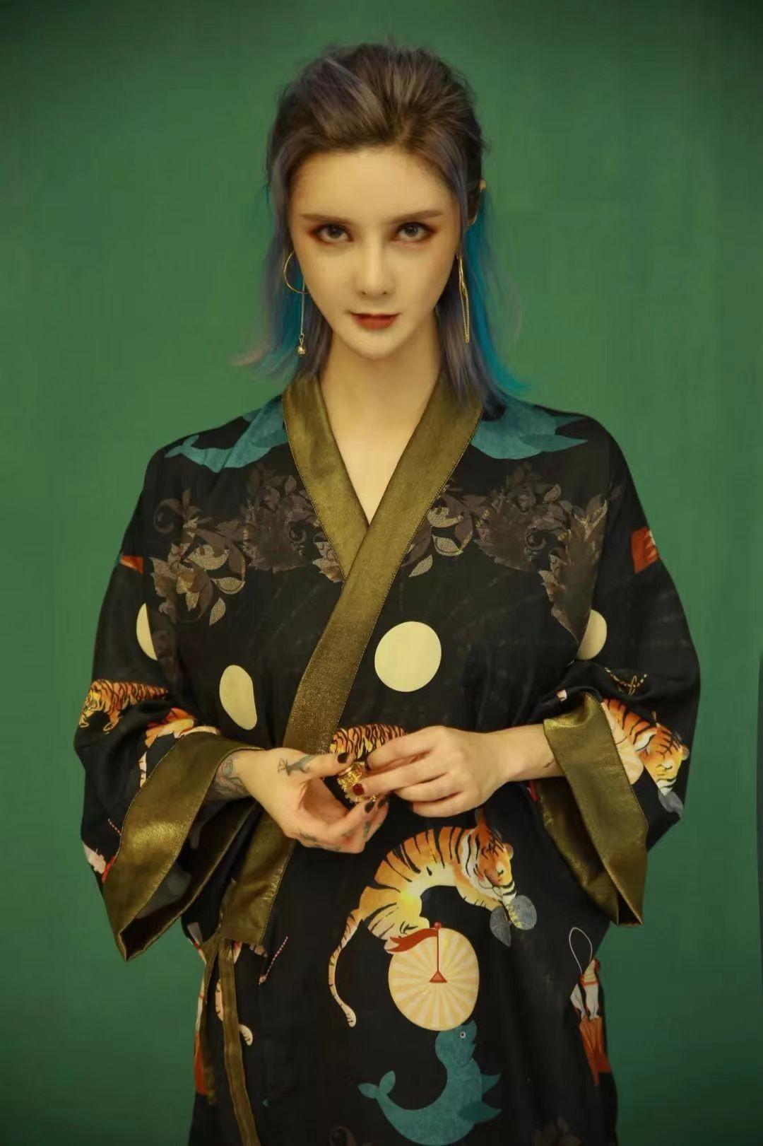 沉珂真的割过舌头吗(初代网红沉珂故事揭秘)