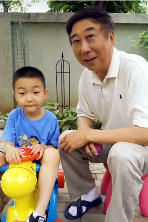 相声演员冯巩的妻子是谁（冯巩妻子艾慧介绍）