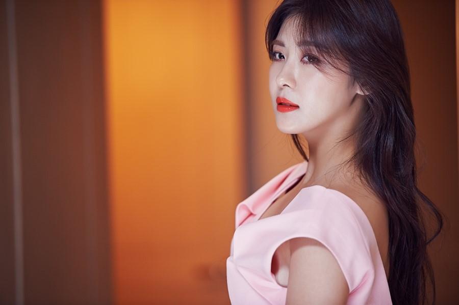 河智苑为什么无人敢娶（44岁的韩国女神河智苑情史揭秘）