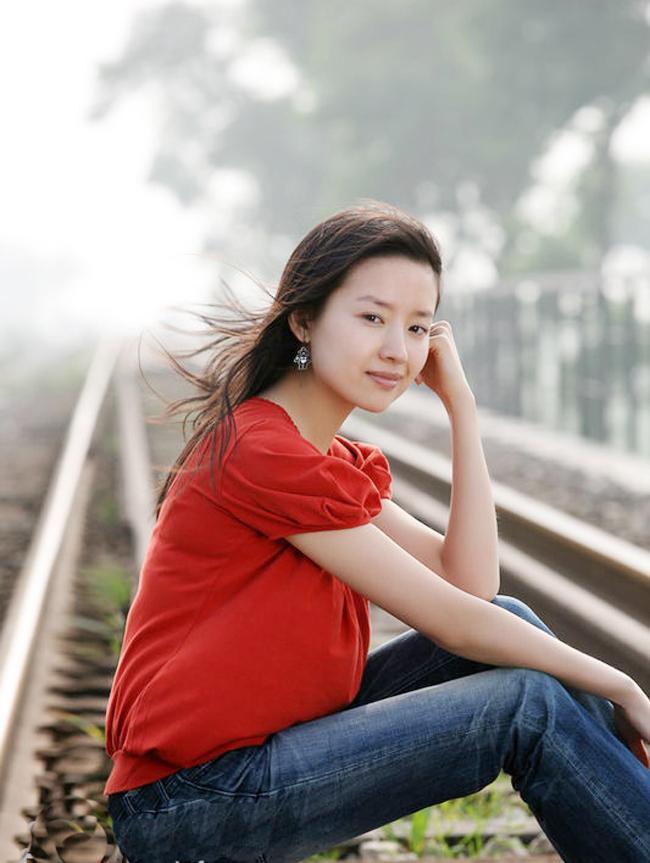 董洁因为什么离的婚（浅解潘粤明与董洁离婚8年）