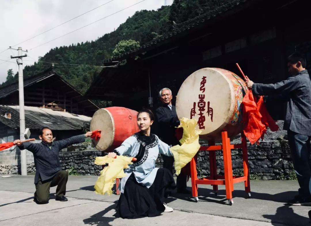 著名歌手阿朵跟谁结婚了（42岁阿朵至今因为高晓松未婚）