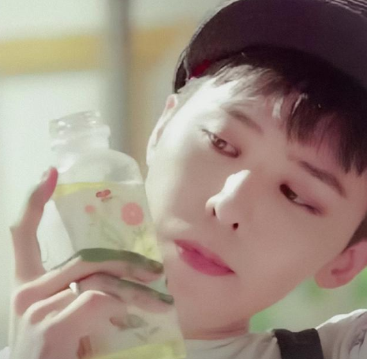 权志龙整容前的照片是真的吗（揭秘亚洲天王权志龙近照）