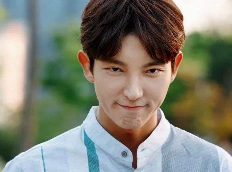 李准基是不是整容了（韩星李准基整容前后的照片）