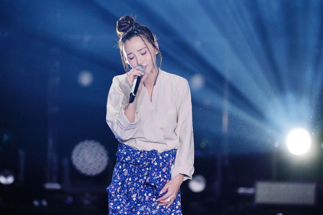 著名歌手阿朵跟谁结婚了（42岁阿朵至今因为高晓松未婚）