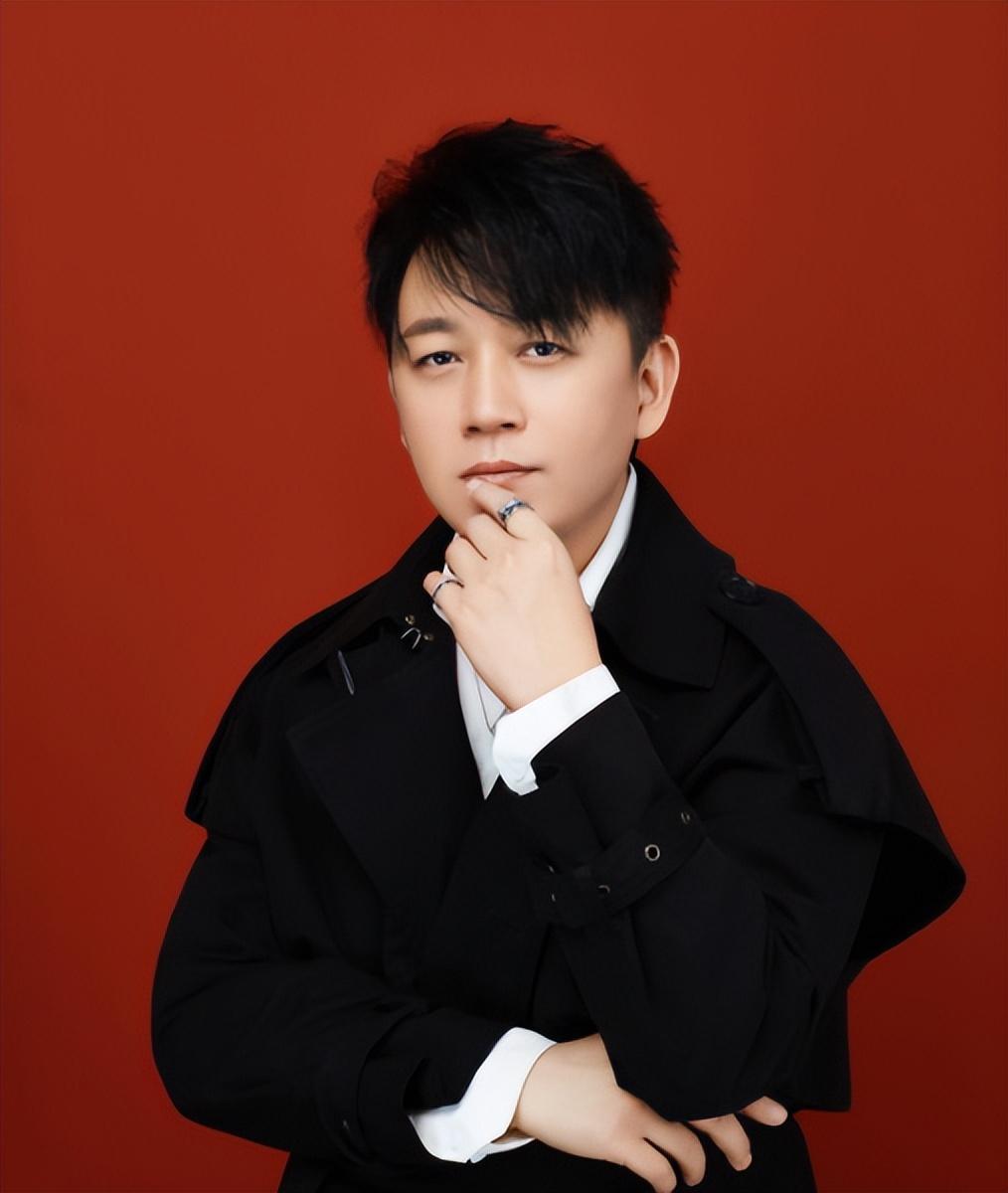 董洁因为什么离的婚（浅解潘粤明与董洁离婚8年）