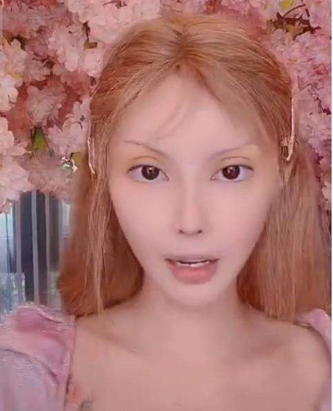 芭比迪丽拉整过容嘛（网红芭比迪丽拉原来的样子）