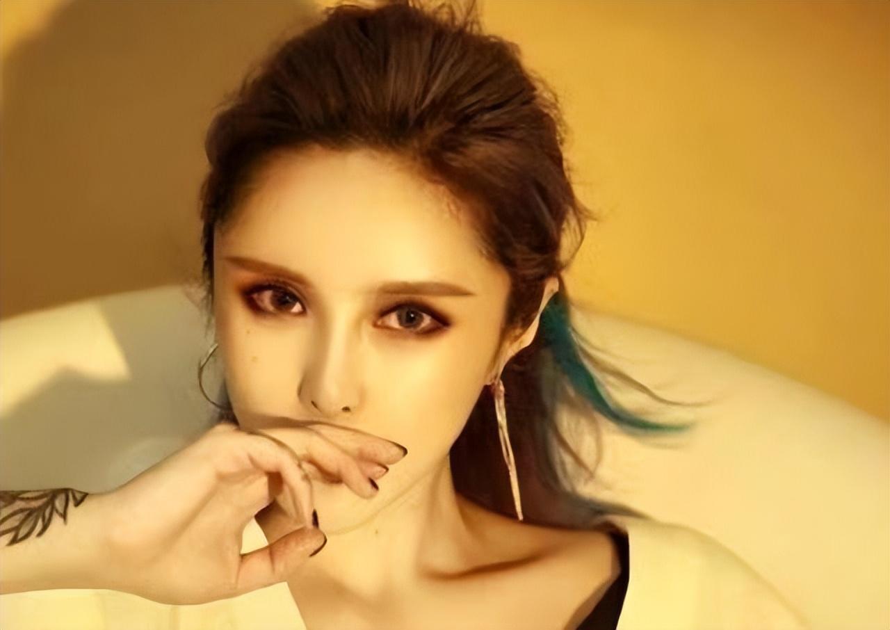 沉珂真的割过舌头吗(初代网红沉珂故事揭秘)