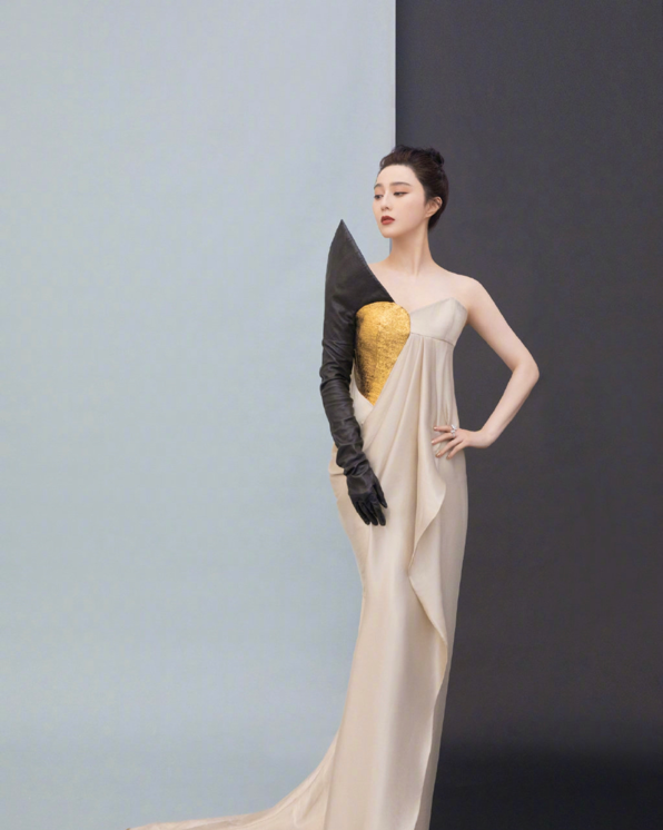 范冰冰现身妇产医院疑似怀孕（范冰冰生孩子难产系谣言）