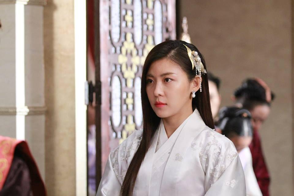 河智苑为什么无人敢娶（44岁的韩国女神河智苑情史揭秘）