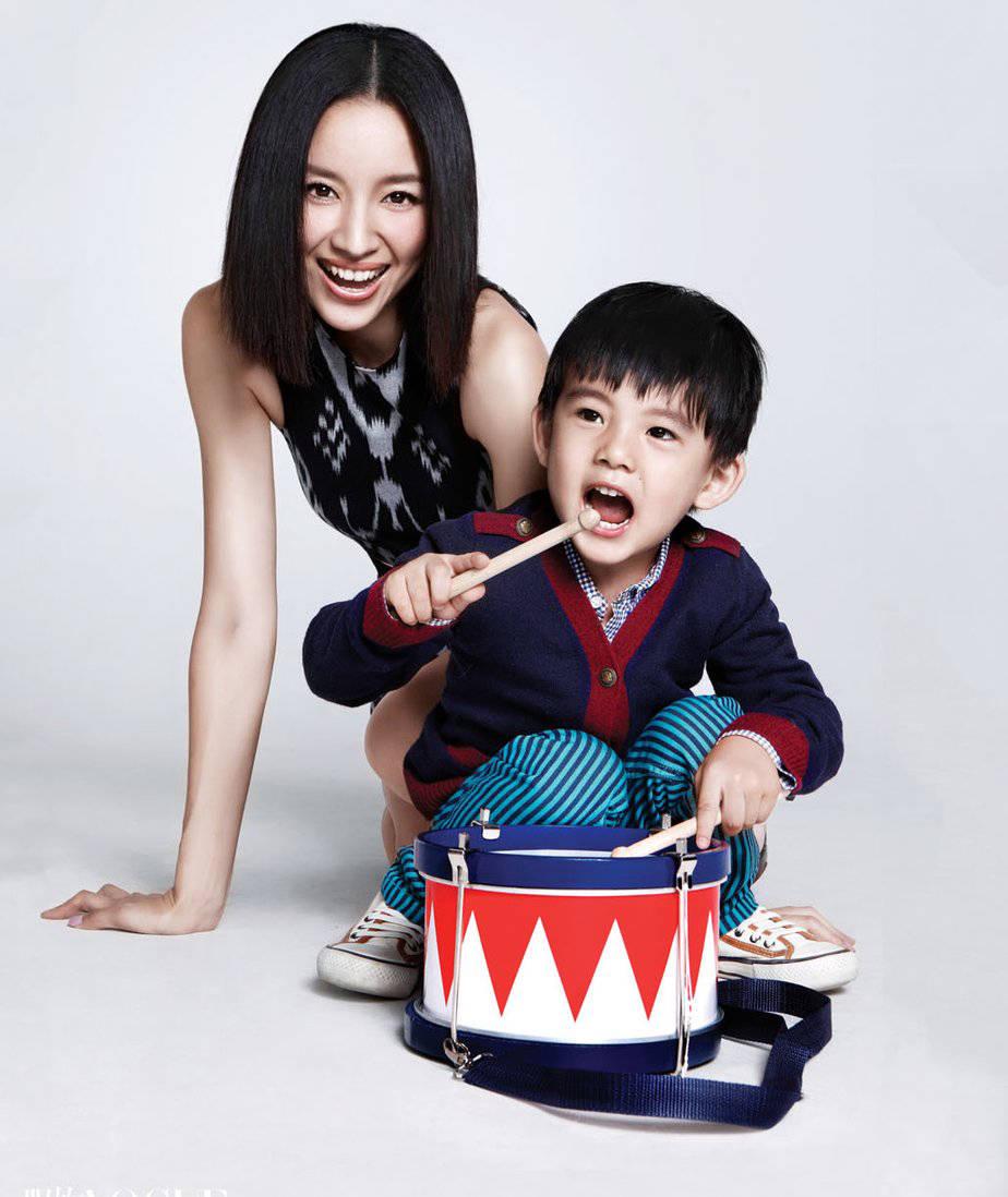 董洁因为什么离的婚（浅解潘粤明与董洁离婚8年）