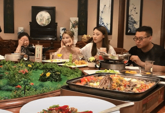 芭比迪丽拉整过容嘛（网红芭比迪丽拉原来的样子）