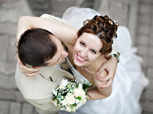 当伴娘要送礼物吗（伴娘可以送新娘什么礼物）