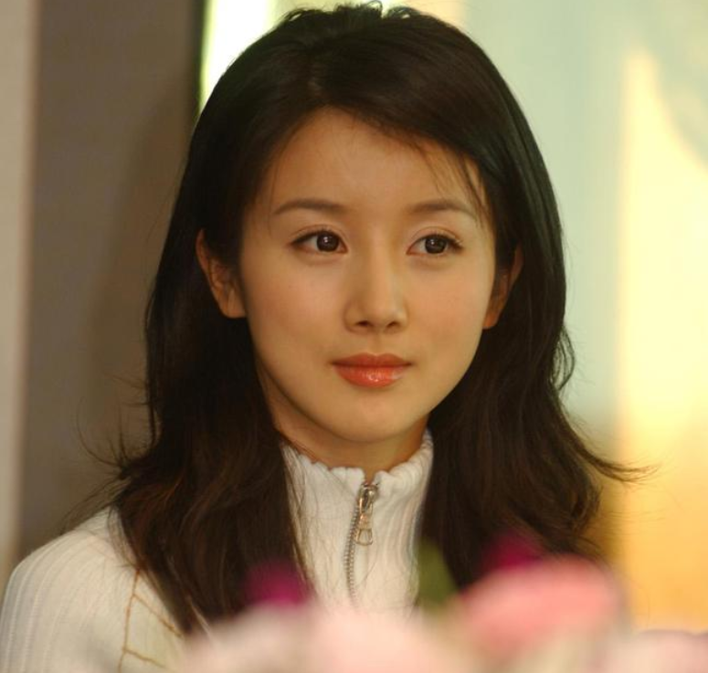 尚雯婕整容前后照片（娱乐圈10位被整容毁掉的女星）