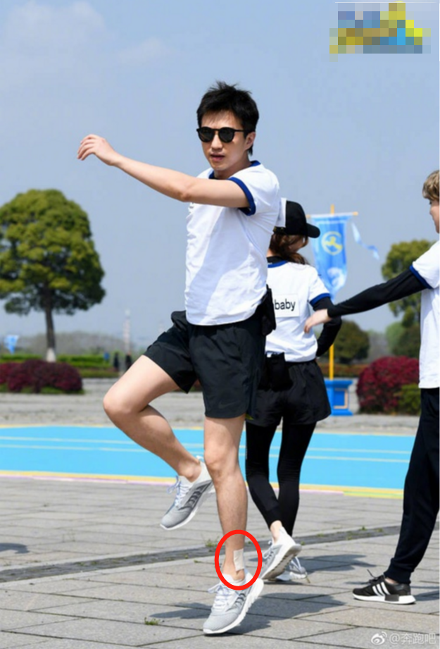 邓超的纹身在哪里纹的（演员邓超三处纹身的含义）