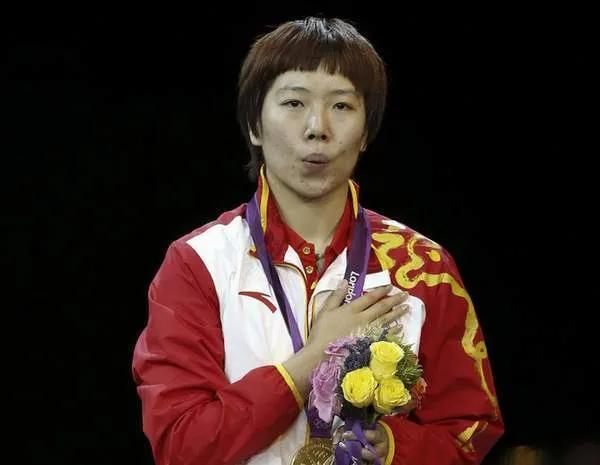 李晓霞和丁宁的关系（丁宁李晓霞不握手事件）