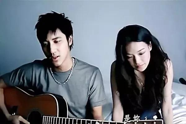 王力宏为何喜欢李靓蕾（8段情史王力宏娶李靓蕾的原因）