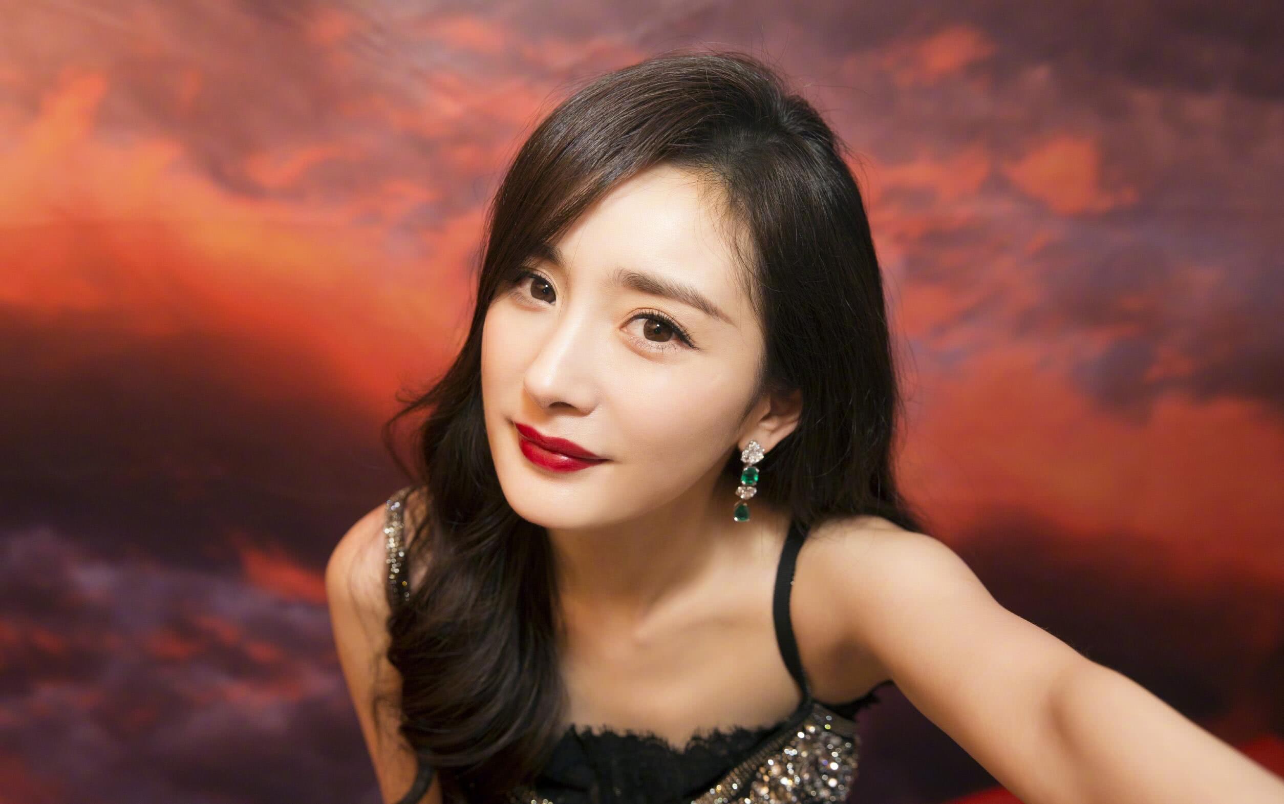 杨幂吻王俊凯是真吻吗（实名举报杨幂王俊凯不正当关系事件）